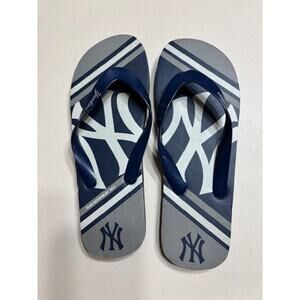 NY Yankees Flip Flops Size 9 1/2